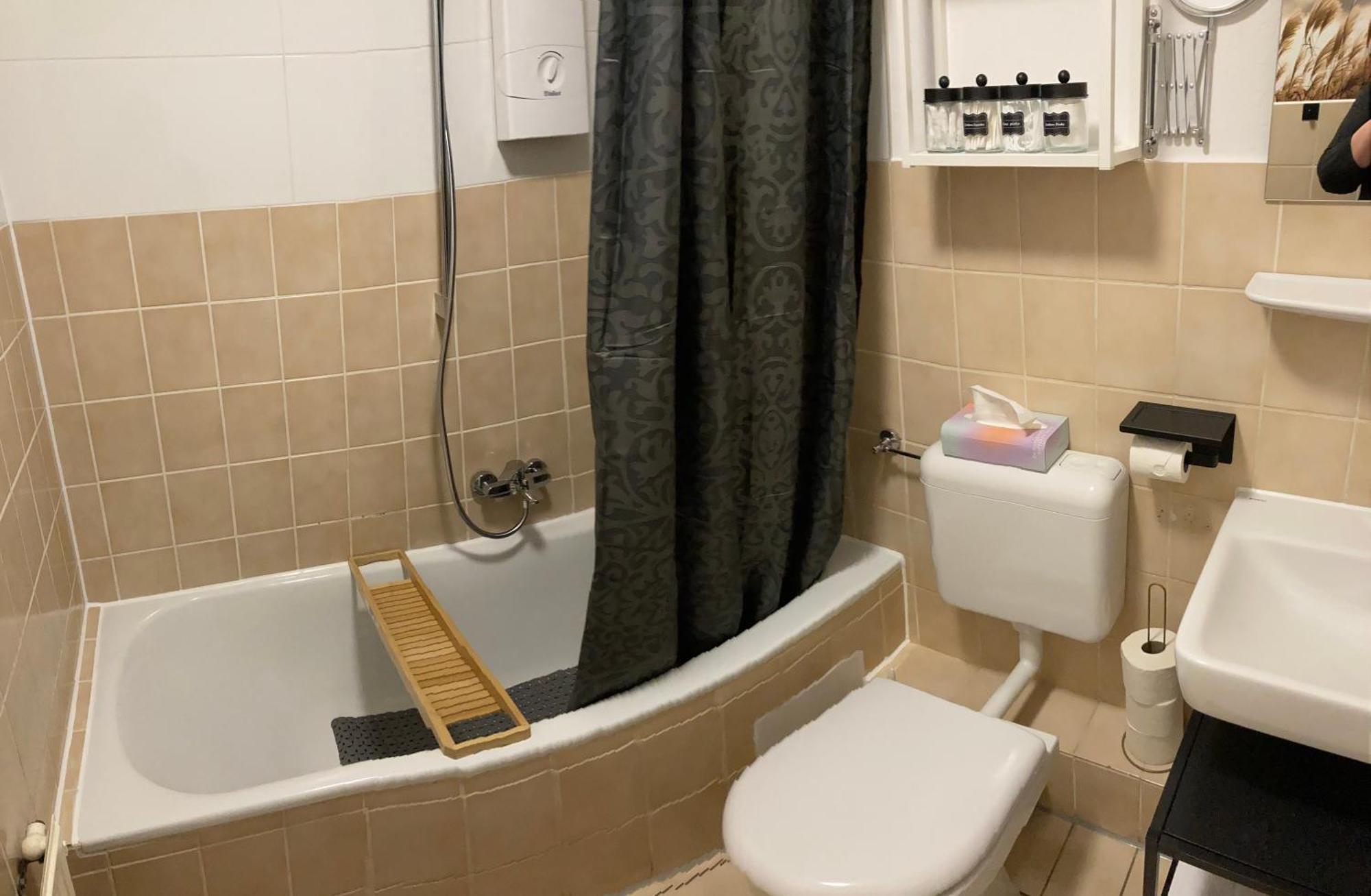 Anjas Appartement I Zentral I 81 Qm Stilvolle Geraeumige Wohnung I Parkplaetze Vorhanden ออสนาบรึค ภายนอก รูปภาพ